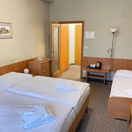 Hubert Hotel 3*