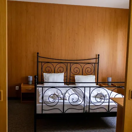Hubert Hotel 3*